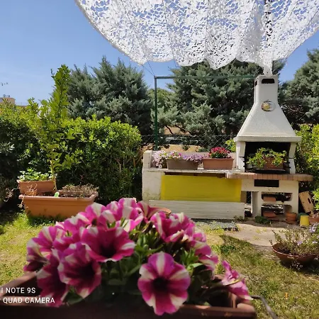 Il Villino Del Sorriso-trilocale Con Aria Condizionata, Giardino E Parcheggio A Marcelli * Numana