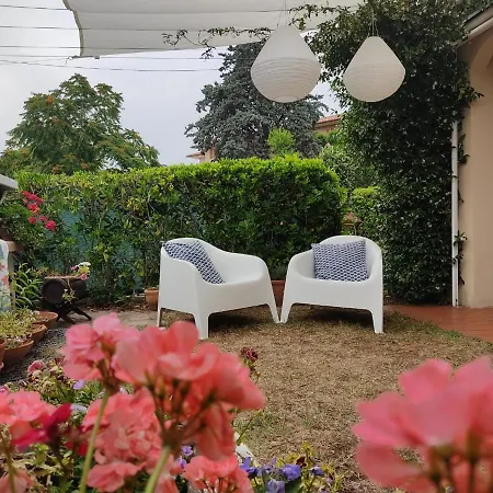 Ferienhaus Il Villino Del Sorriso-trilocale Con Aria Condizionata, Giardino E Parcheggio A Marcelli *