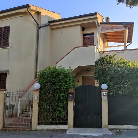 Il Villino Del Sorriso-trilocale Con Aria Condizionata, Giardino E Parcheggio A Marcelli